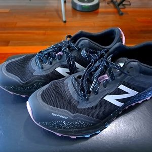 New Balance Women's Fresh Foam Arishi v3 Running Shoe Size 10